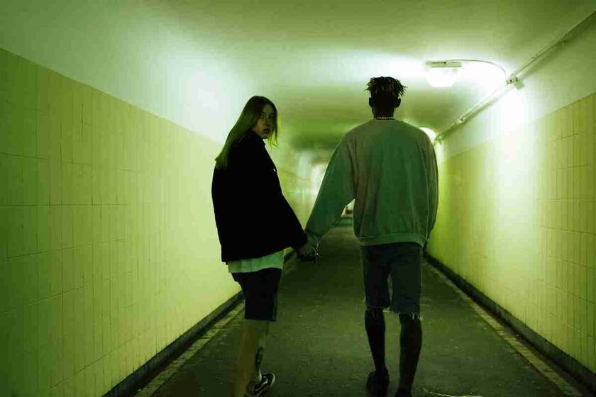 自己设计的衣服怎么找厂家做？自己设计出来的衣服找厂家做出来的话