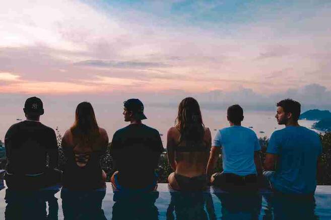 童装自己做还是加盟好 开童装店加盟好一点还是做散货好点